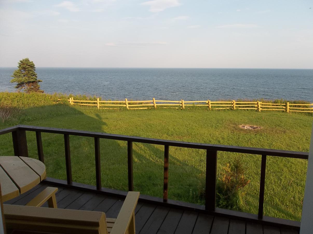 Les Chalets Brise-De-Mer Sainte-Therese-de-Gaspe Kültér fotó