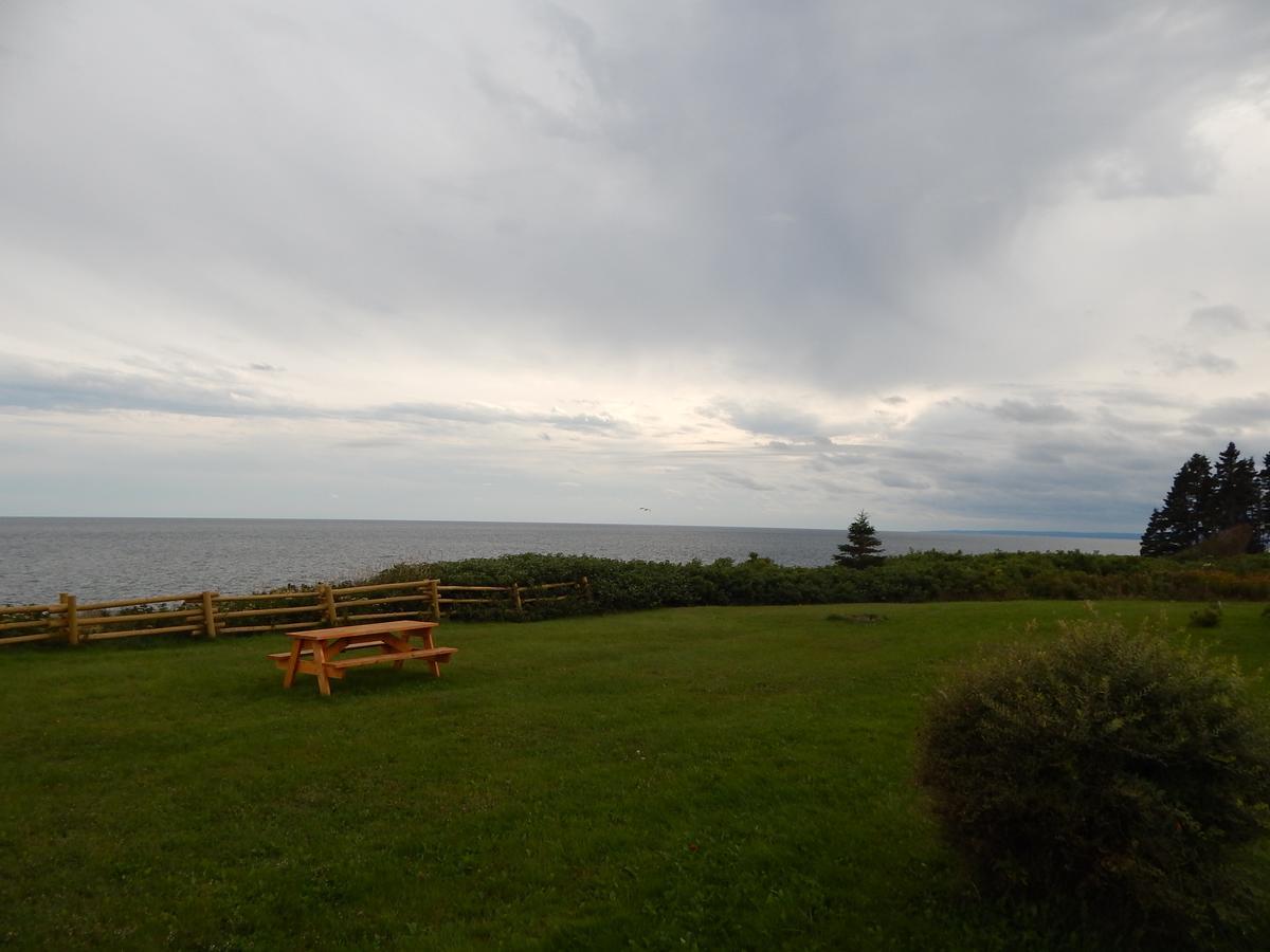 Les Chalets Brise-De-Mer Sainte-Therese-de-Gaspe Kültér fotó